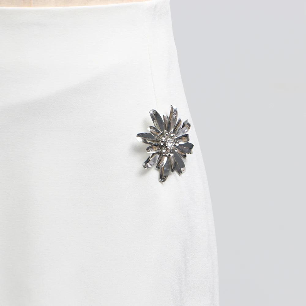Elegantes Damenkleid mit Rundhalsausschnitt, kurzen Ärmeln und Pailletten-Patchwork-Design – ideal für besondere Anlässe.