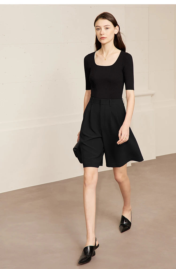 Damen Shorts im minimalistischen Stil für das Büro mit weitem Bein