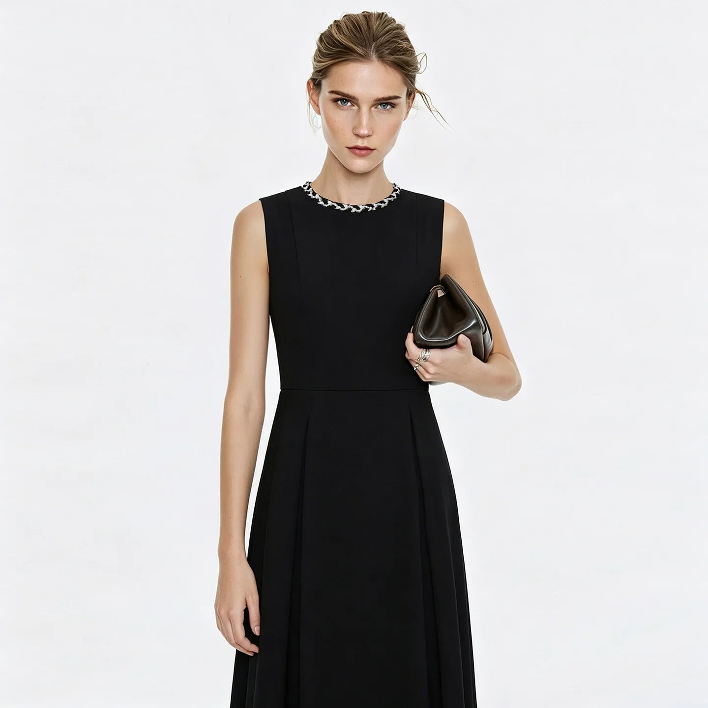 Modernes Ärmelloses Bürokleid Für Damen Mit Optimalen Schnitt