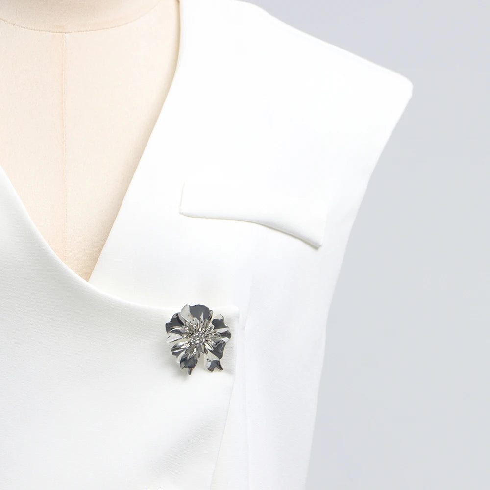 Elegantes Damenkleid mit Rundhalsausschnitt, kurzen Ärmeln und Pailletten-Patchwork-Design – ideal für besondere Anlässe.