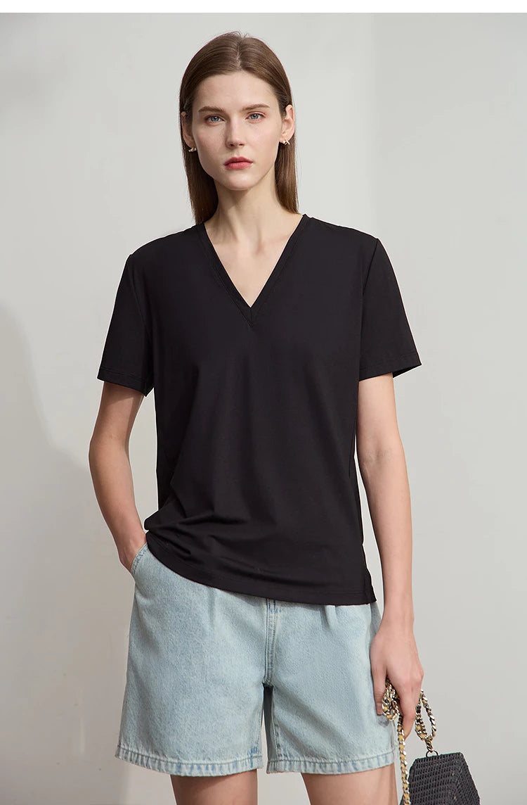 Damen Top im minimalistischen Sommerstil mit einfarbiger Buchstabenstickerei