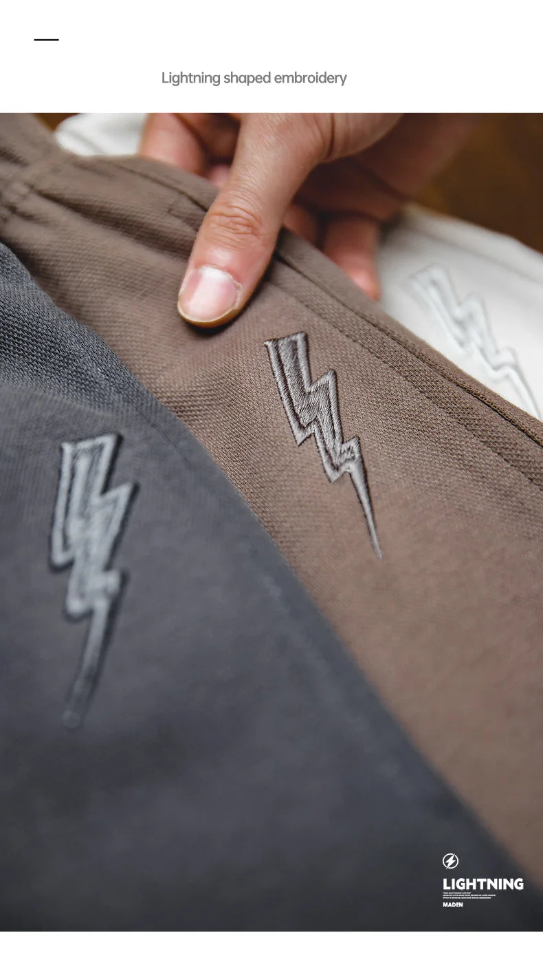Herren Freizeitshorts aus atmungsaktivem Material mit gesticktem Blitzdesign