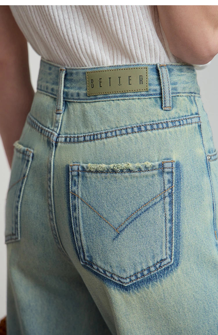 Damen Jeans im minimalistischen Sommer-Style mit schmalem geradem Bein
