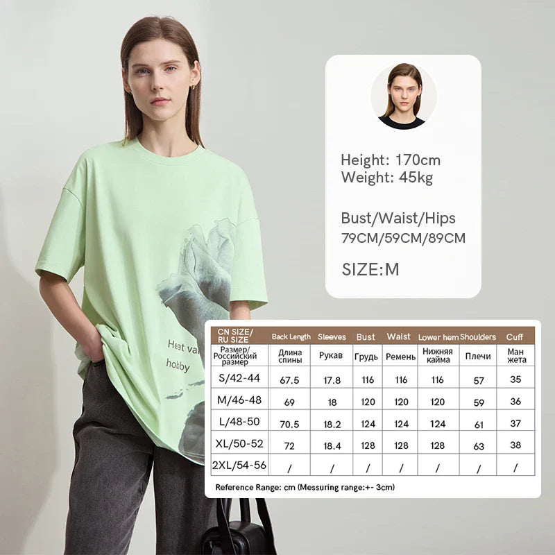 Ärmelloses Damen-Chiffonshirt in minimalistischem Design – knitterfrei und kühlend für den Sommer.