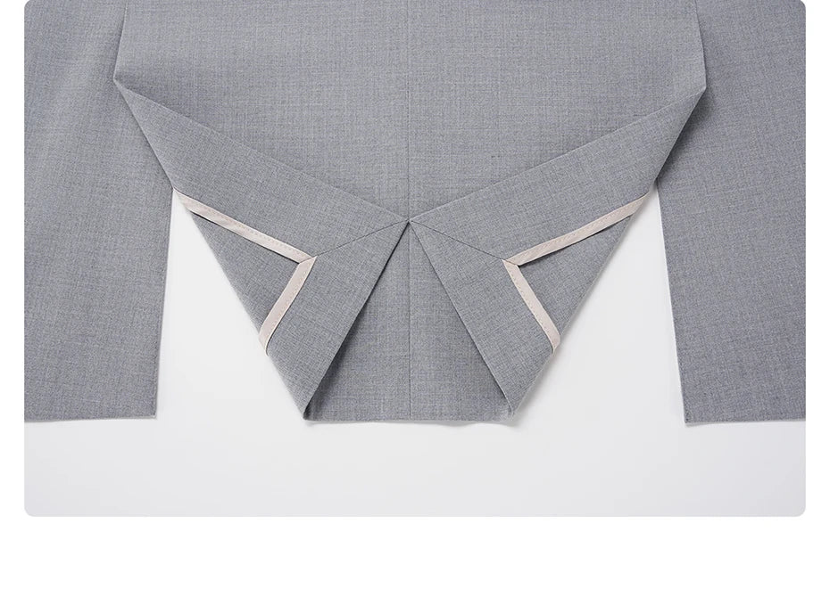 Schlanker Herren-Blazer im klassischen europäischen Stil mit hellbraunem Karomuster – ideal für Hochzeiten und formelle Anlässe