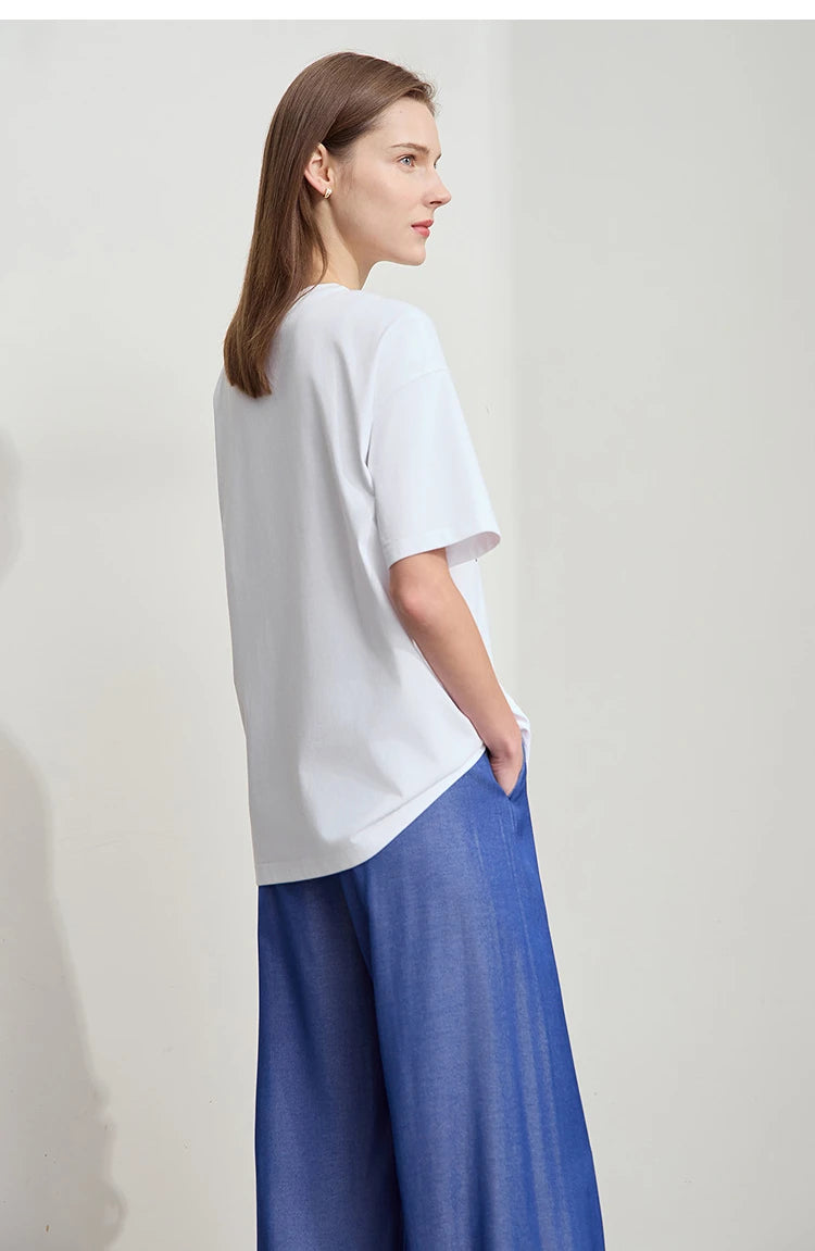 Damen T-Shirt im minimalistischen Design mit Rundhalsausschnitt und kurzen Ärmeln