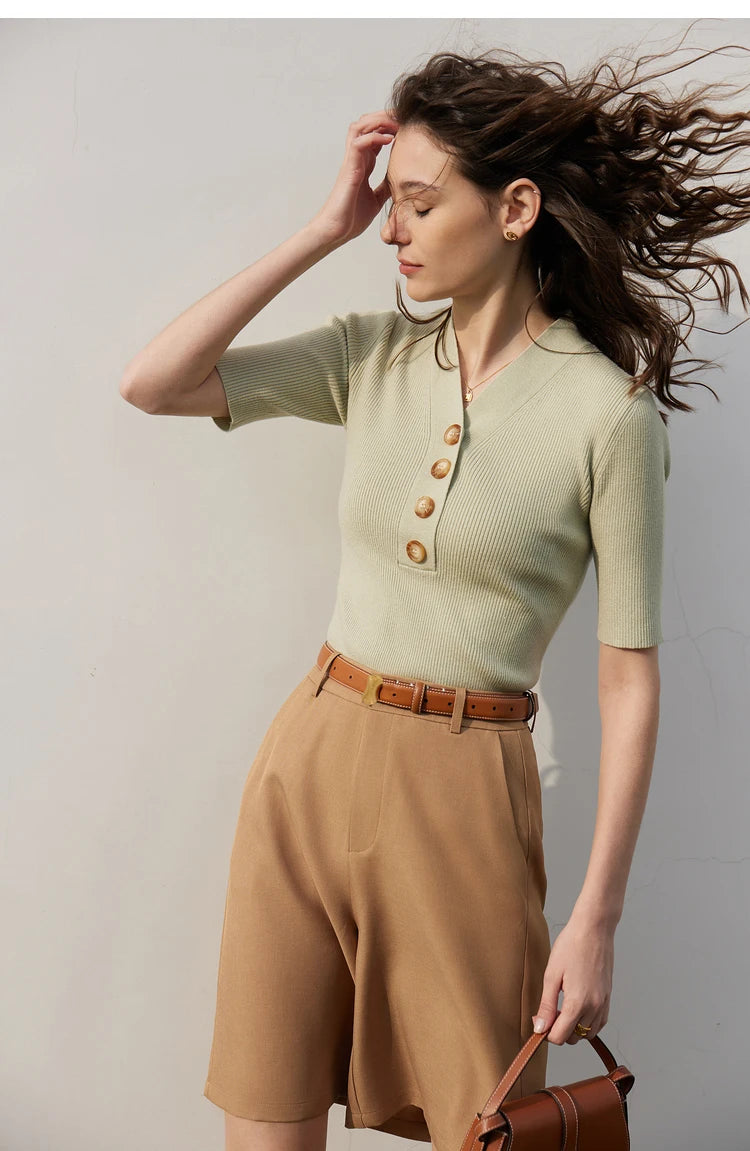 Damen Shorts im minimalistischen Stil mit breitem Bein und Taschen