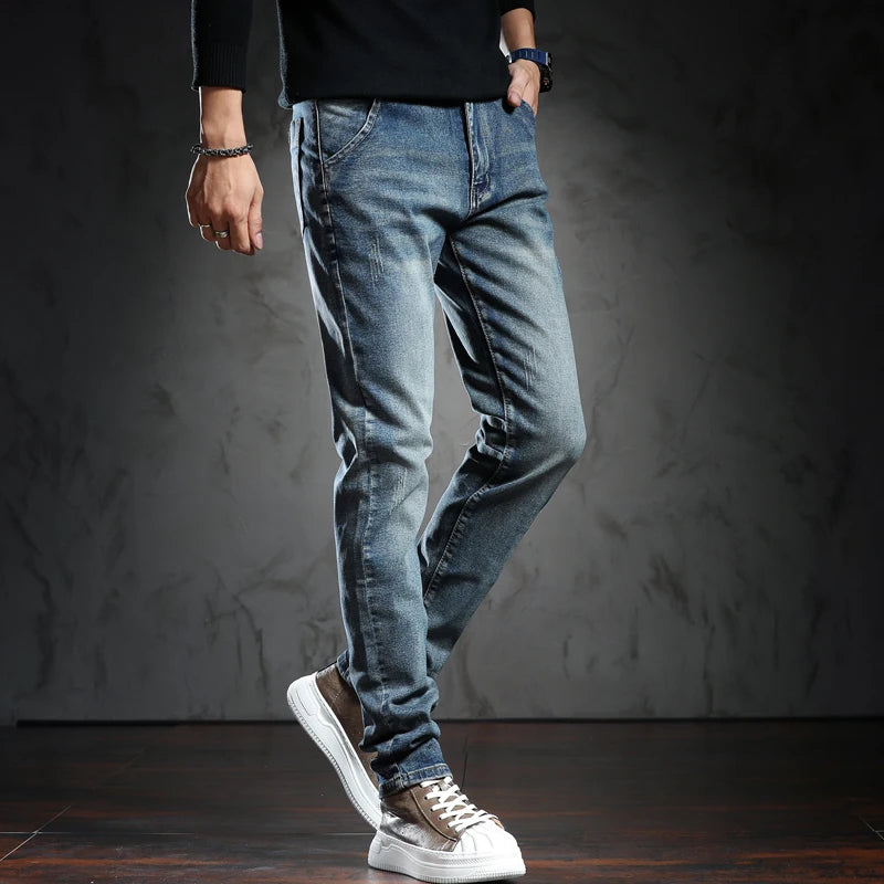 Männer Röhrenjeans in Blau aus hochwertigem Stretch-Denim für Frühling und Sommer