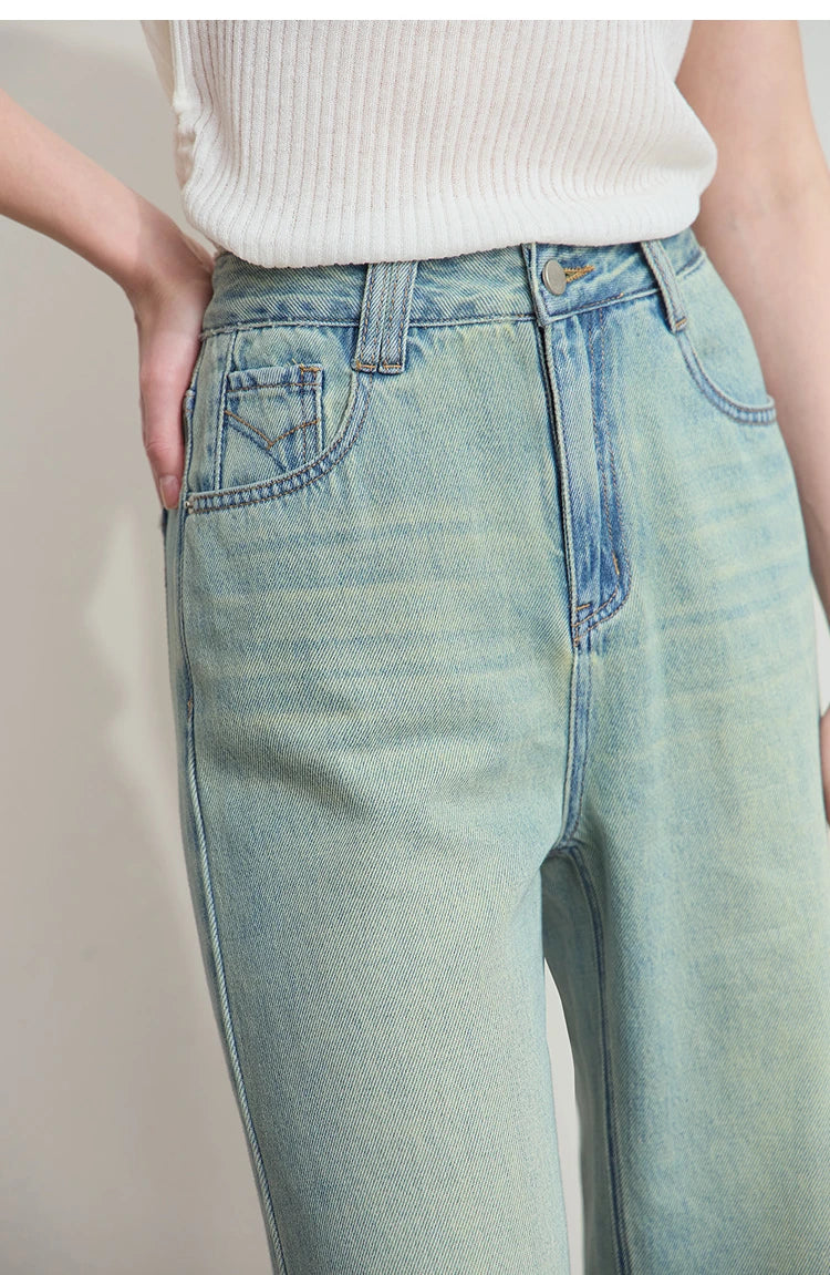 Damen Jeans im minimalistischen Sommer-Style mit schmalem geradem Bein