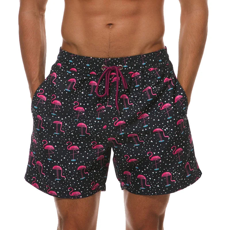 Herren-Badeshorts aus Polyester mit abnehmbarem Polster und niedrigem Bund – ideal für den Sommer.