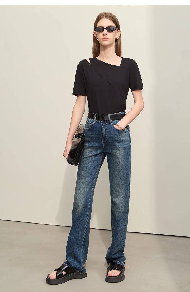Damen T-Shirts im Minimalismus-Stil mit asymmetrischem V-Ausschnitt und kurzen Ärmeln