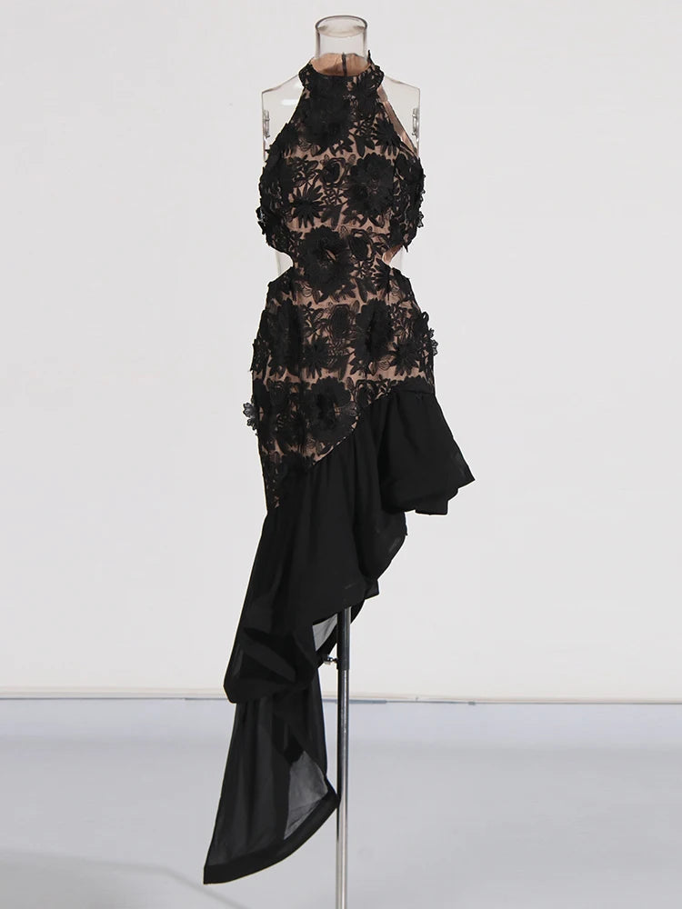 Elegantes Damenkleid mit Rundhalsausschnitt und langen Ärmeln – figurbetontes Design mit transparenten Patchwork-Details