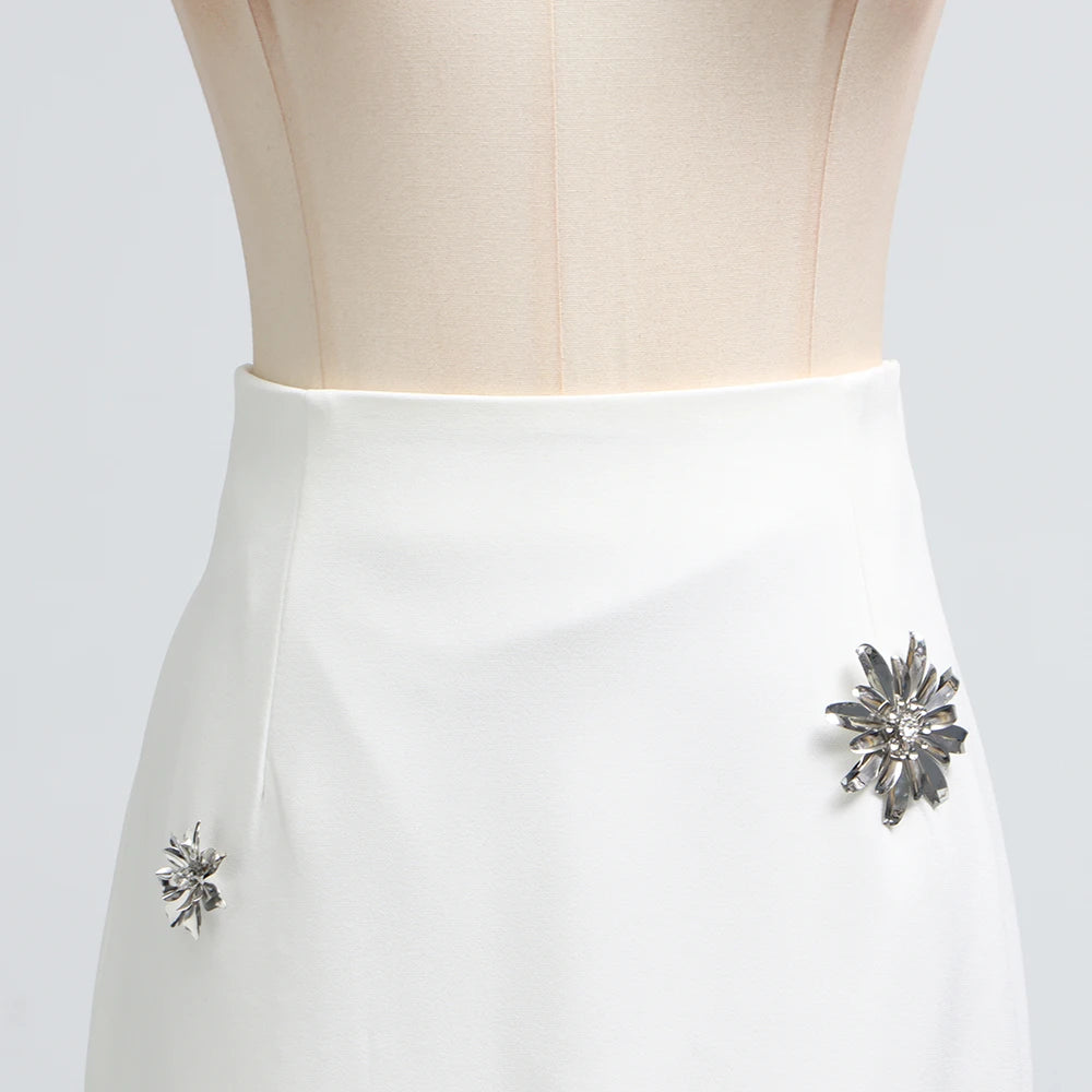 Elegantes Damenkleid mit Rundhalsausschnitt, kurzen Ärmeln und Pailletten-Patchwork-Design – ideal für besondere Anlässe.