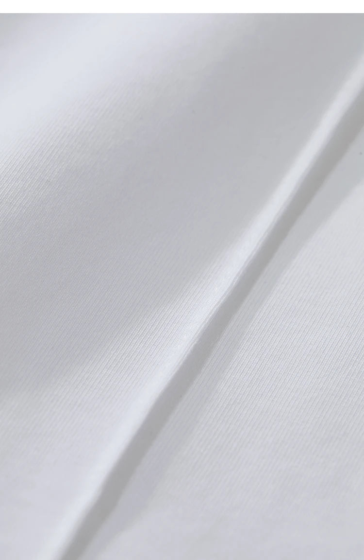 Damen T-Shirt im Minimalismus-Stil mit coolem Druck aus antimikrobieller Baumwolle