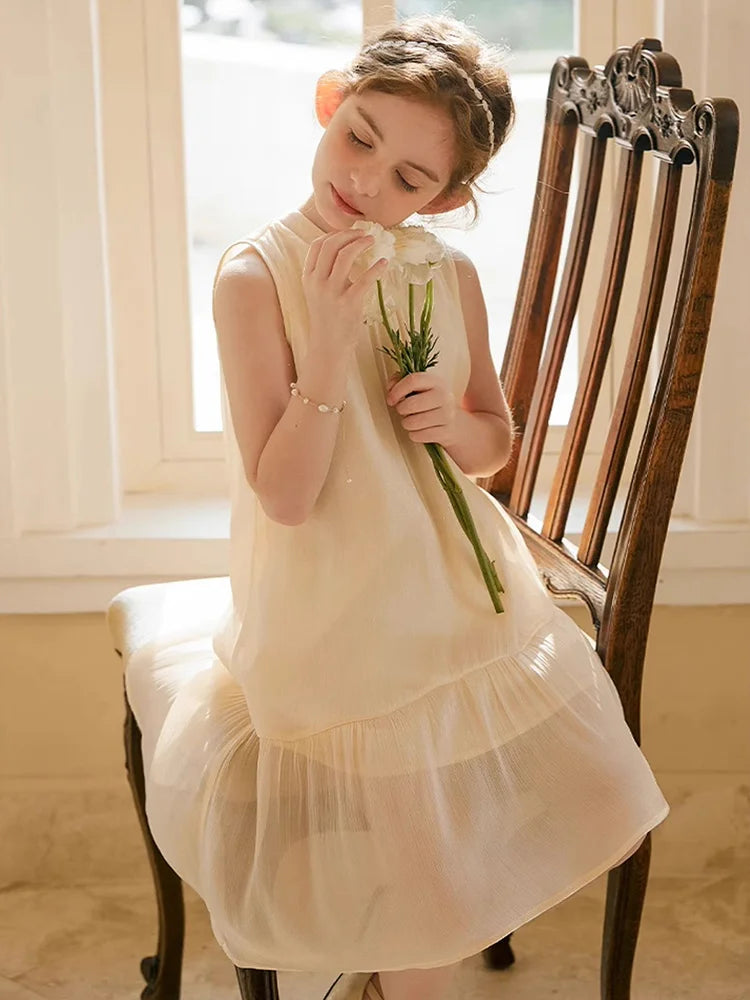 Ärmelloses Sommerkleid mit kleinen Blumen für Mädchen und passende Mutterkleid-Option aus 100% Baumwolle – ideal für den Strandurlaub