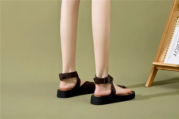 AIYUQI Sandalen für Damen, große Größe, Clip-Zehen, modisch, 2025, neue römische Damen-Sommersandalen, Wildleder, echtes Leder, Strandsandalen für Damen