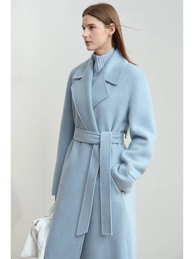 Damen Wollmantel mit Reverskragen und Raglanärmeln im minimalistischen Stil