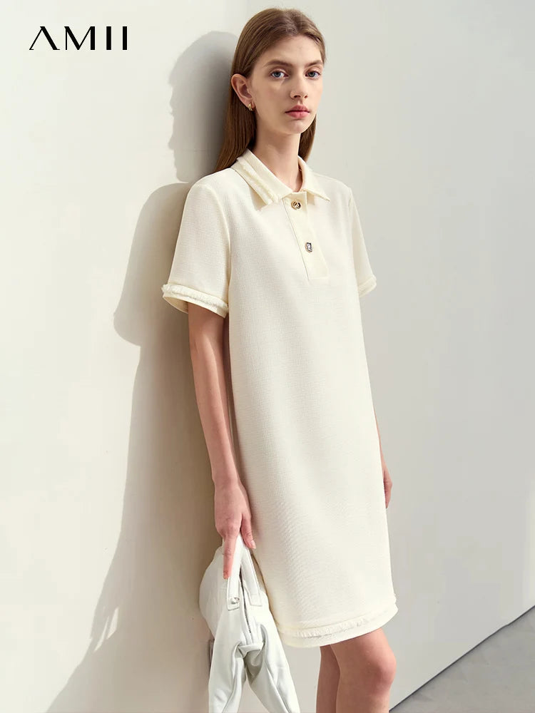 Damen Kleid im minimalistischen Stil für einen eleganten Sommerauftritt