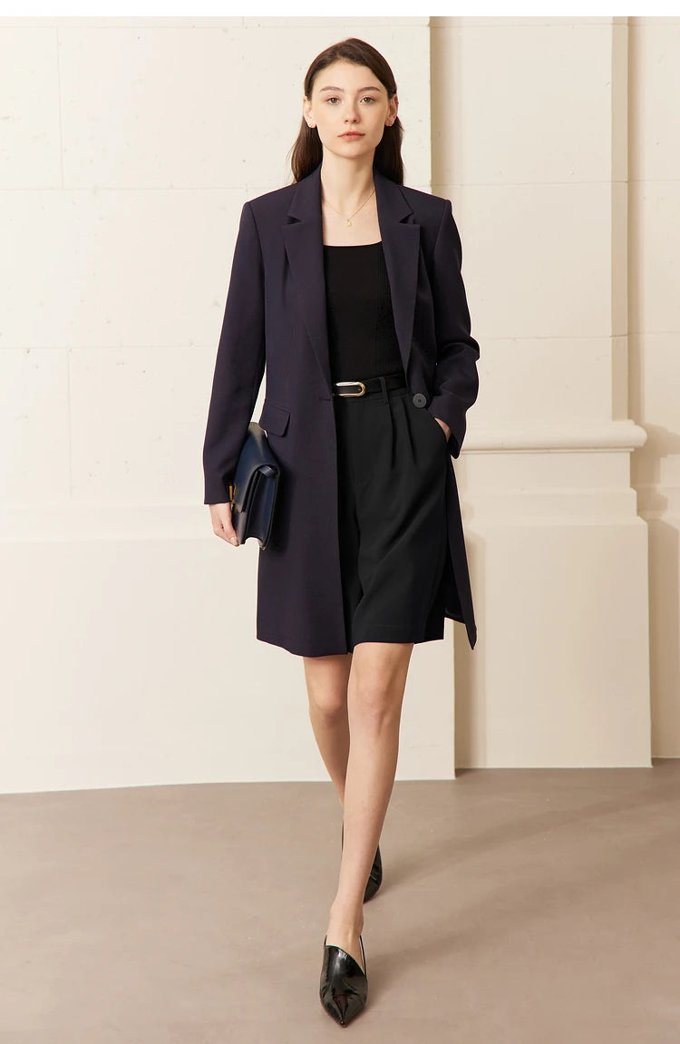 Damen Shorts im minimalistischen Stil für das Büro mit weitem Bein