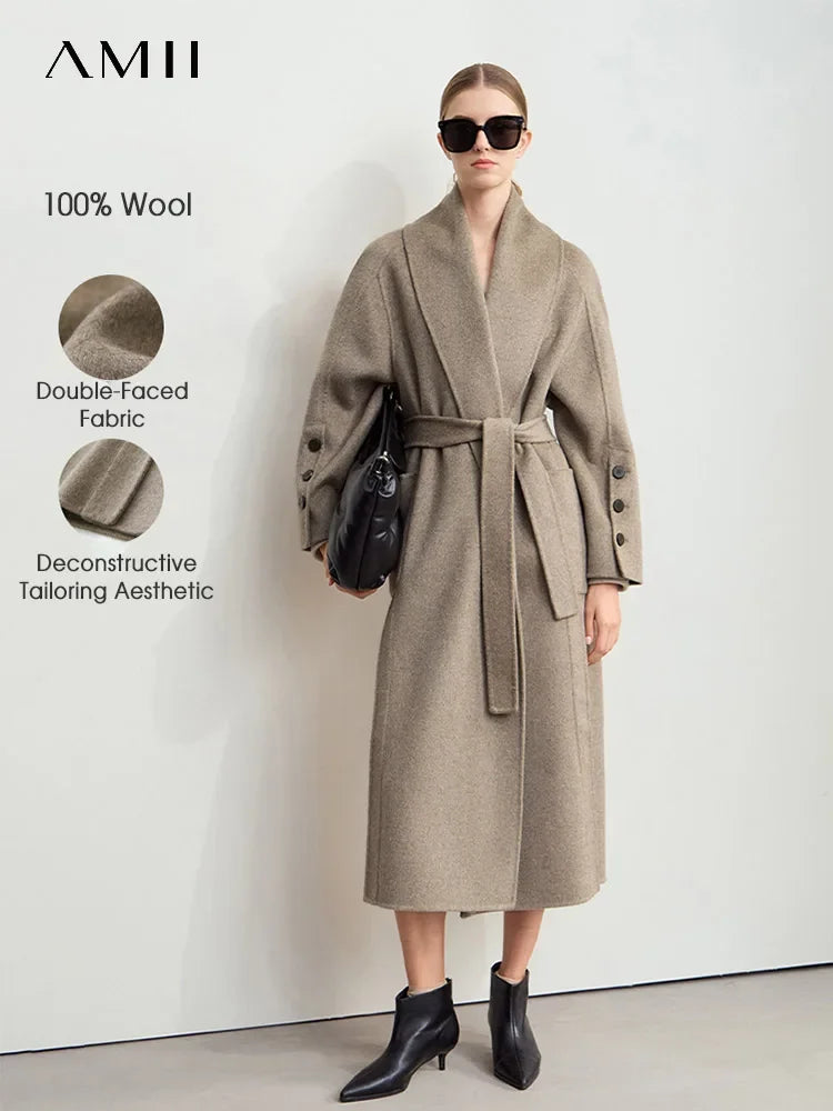 Damen Wollmantel im minimalistischen Stil mit Gürtel und Taschen
