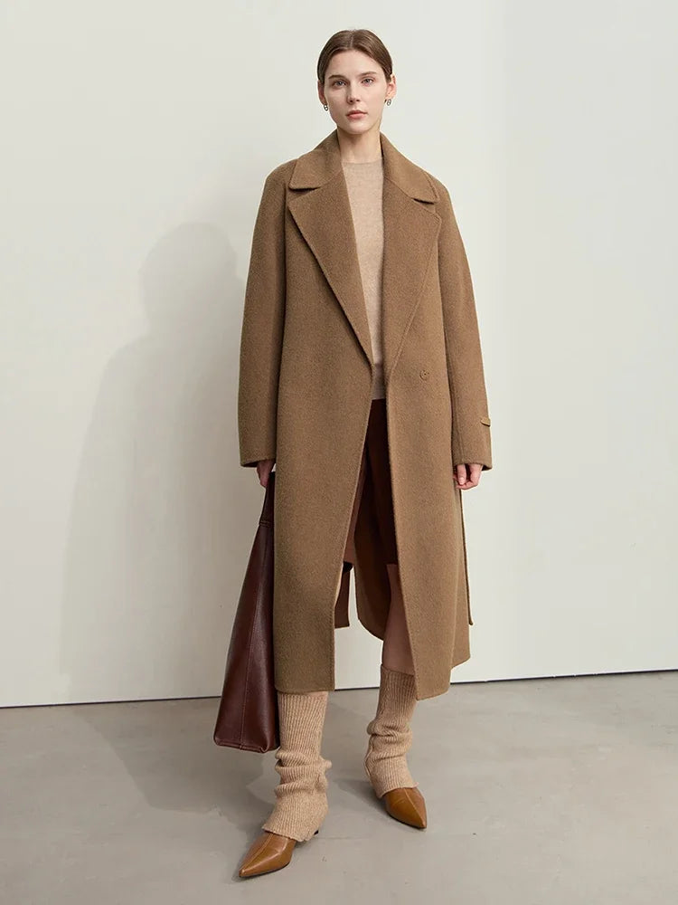 Damen Wollmantel mit Reverskragen und Raglanärmeln im minimalistischen Stil