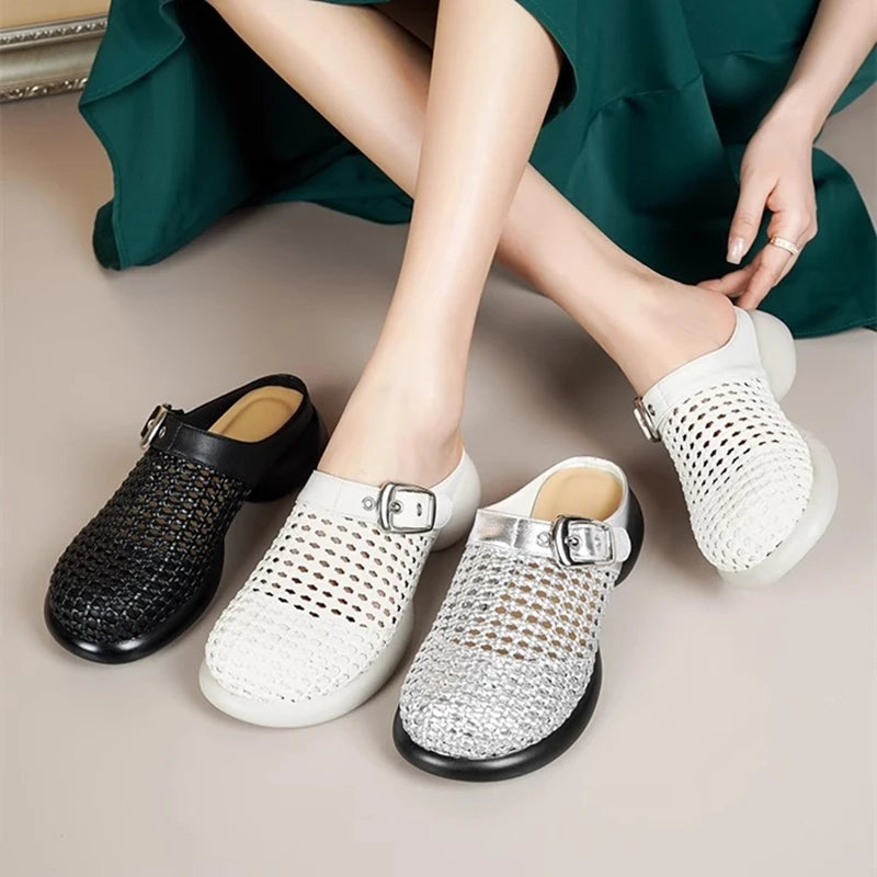 AIYUQI frauen Maultiere Hausschuhe 2025, Neue Mittlere Ferse Geflochtene Geschlossene Zehe Frauen Hausschuhe Sommer Große Größe Hohl Weibliche Schuhe