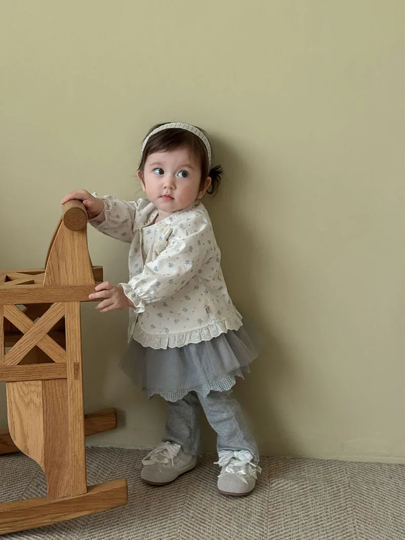 Kinder Mantel mit floralem Design und süßen Spitzen-Details für Mädchen