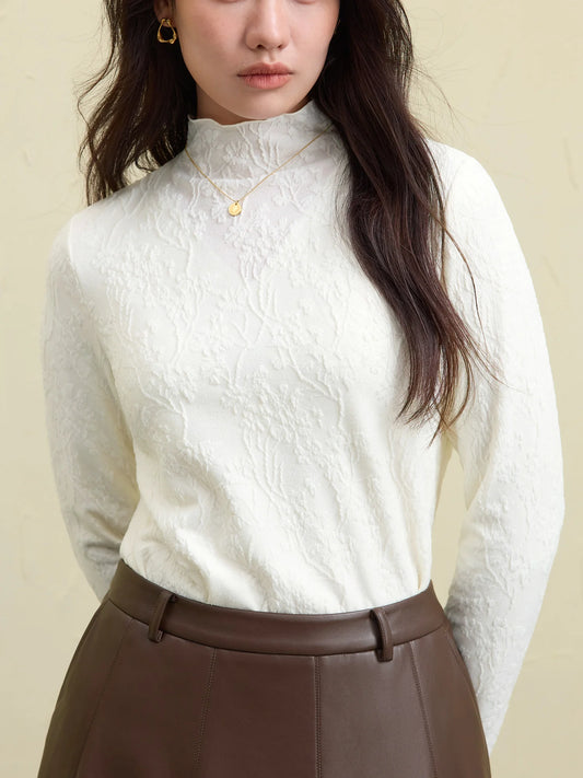 Elegante Damen-Chiffonbluse mit langen Puffärmeln und Perlendetails in Beige – ideal für den Frühling