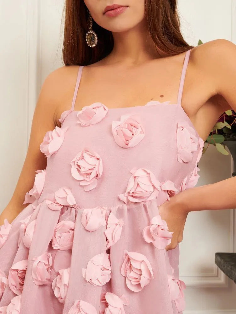 Elegantes Damen-Kleid mit Reverskragen, langen Ärmeln und doppelreihigem Patchwork-Design – figurbetont und stilvoll.