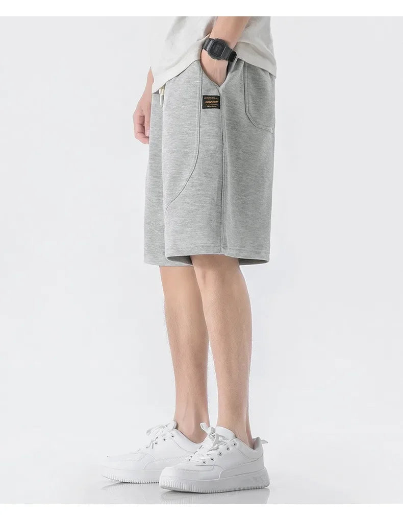 Leichte Herren-Strickjacke mit Waffelstruktur, Taschen und Reverskragen – ideal für Frühling und Herbst.