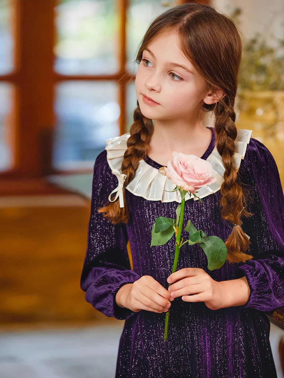 Ärmelloses Sommerkleid für Mädchen mit Blumenmuster und Tüll-Details – ideal für Geburtstagsfeiern