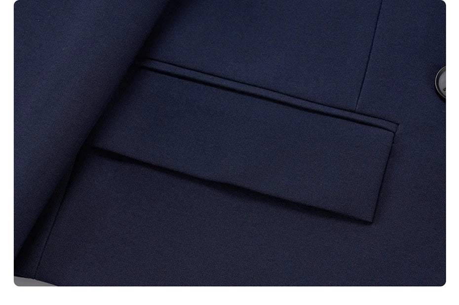 Schwarzer Herrenanzug im Slim-Fit-Stil mit Weste und Hose – ideal für Hochzeiten und formelle Anlässe