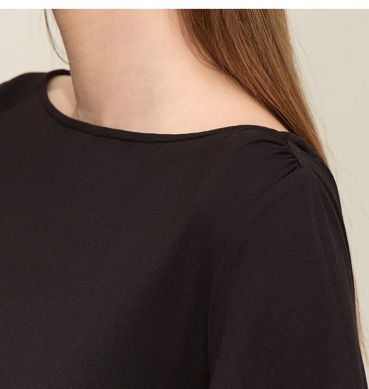 Damen T-Shirt im Minimalismus-Stil mit asymmetrischem Slash Neck und Raffen