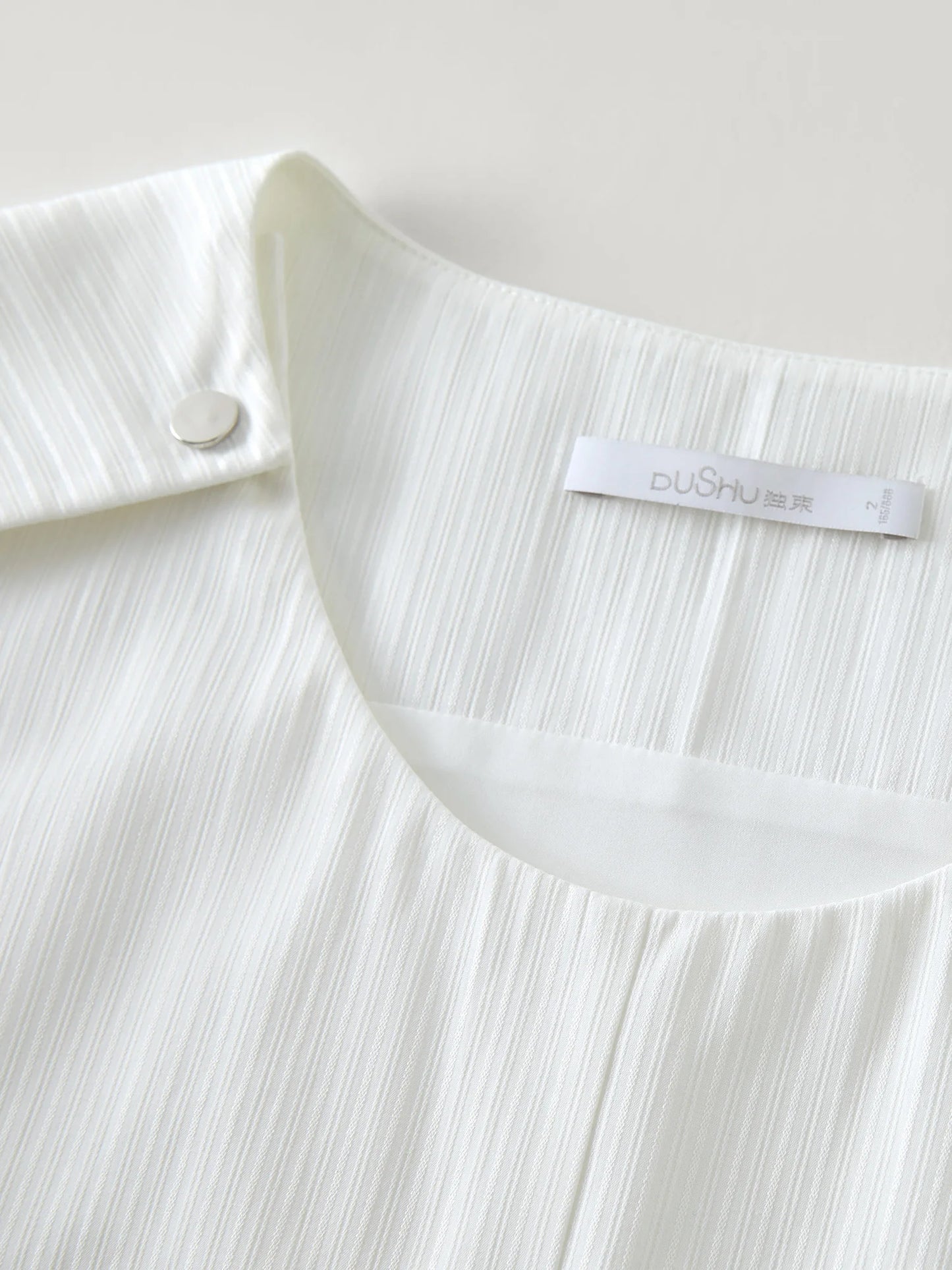 Damen-Polo-Shirt aus Baumwolle mit Polokragen, tailliertem Schnitt und abgerundetem Saum – ideal für den Sommer und den Alltag