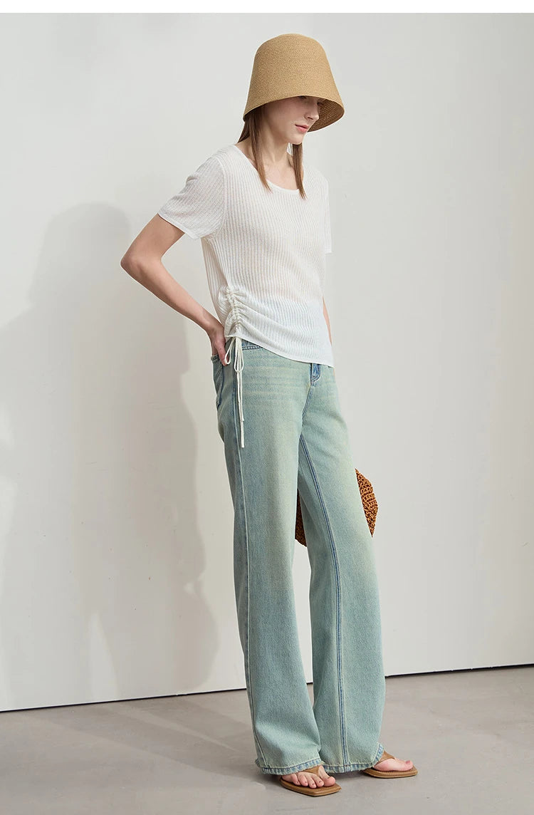 Damen Jeans im minimalistischen Sommer-Style mit schmalem geradem Bein