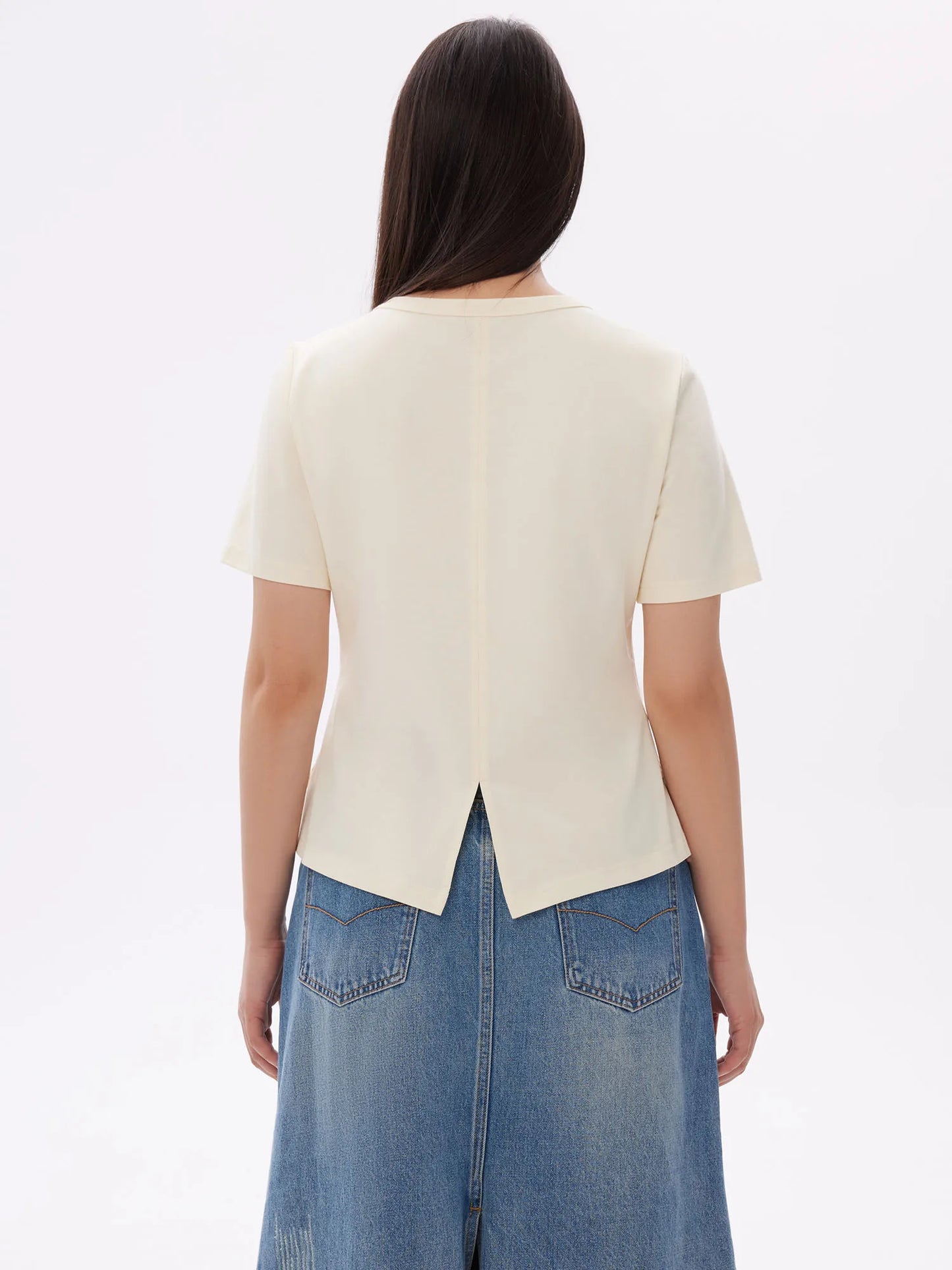 Beiges Damen-T-Shirt mit Rundhalsausschnitt und kontrastierendem Buchstaben-Print – ideal für den Sommer