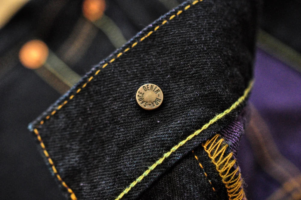 Herren Jeans im Vintage-Stil mit doppelseitiger Färbung und Kanten