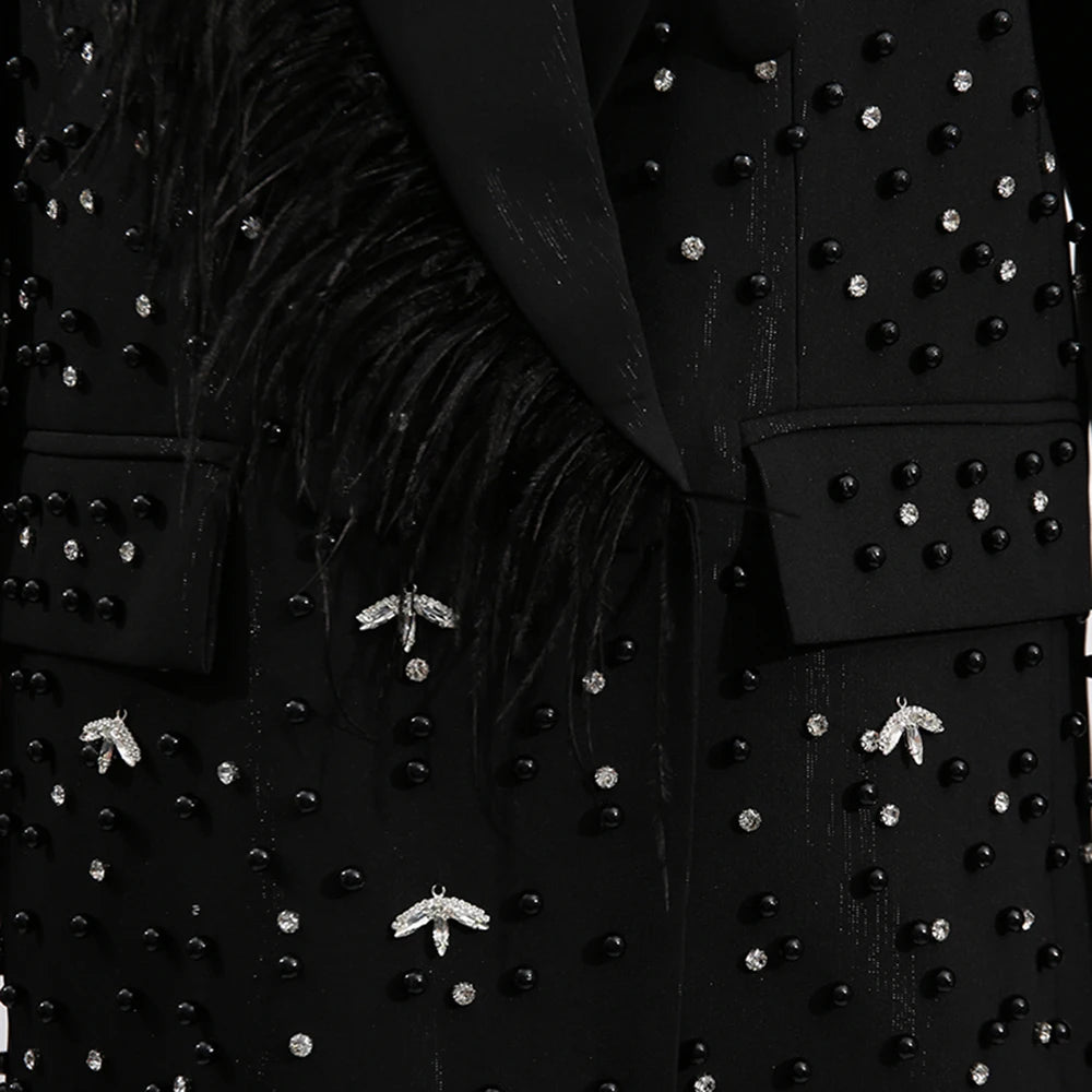 Elegantes Damen-Maxikleid mit hohem Kragen und Laternenärmeln – figurbetontes Design mit Perlendetails für besondere Anlässe.
