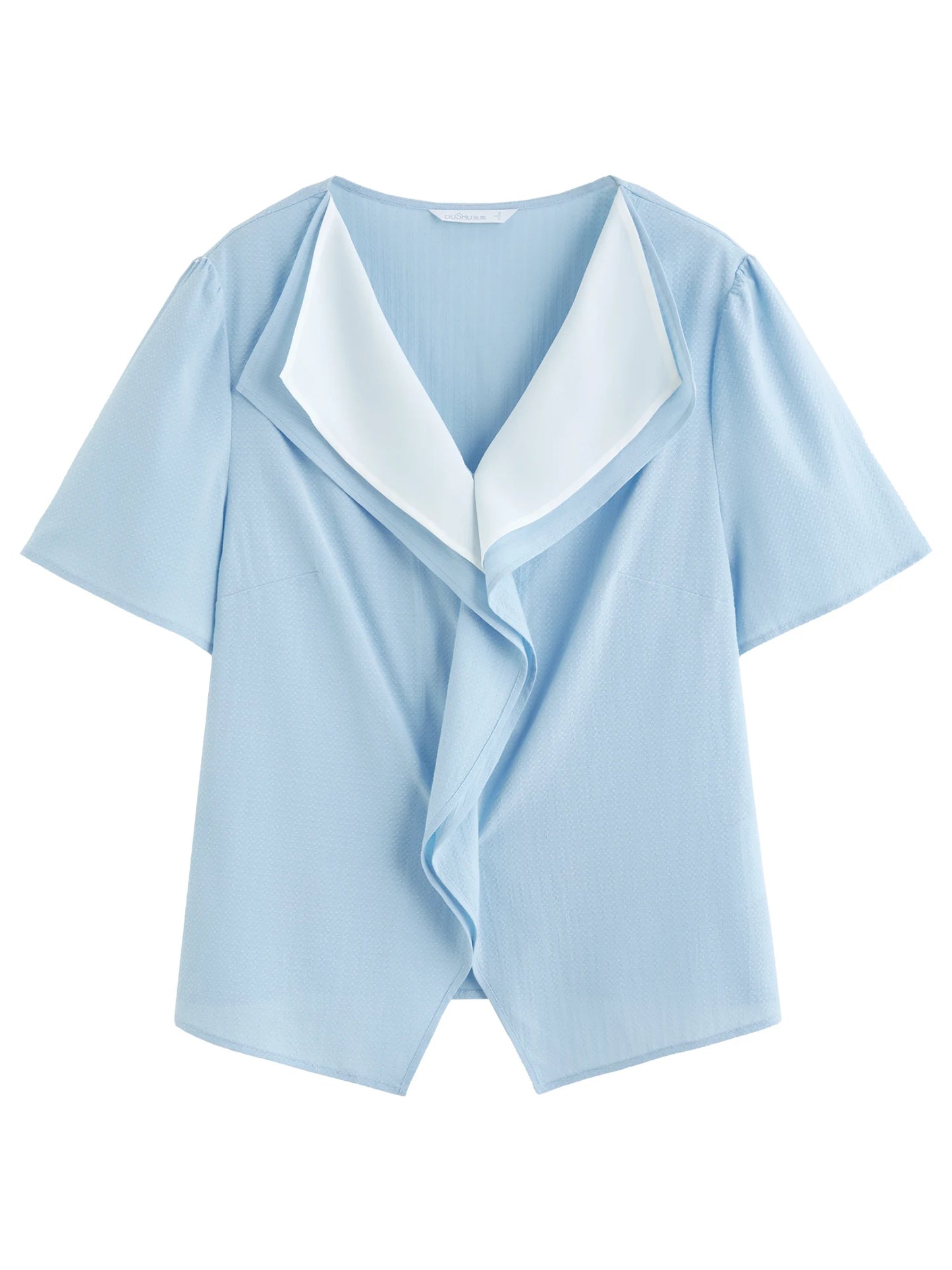 Elegantes Damen-Outfit in Plus-Size mit Shirt, Rock und Weste in Gelb – Perfekt für den Frühling und festliche Anlässe.