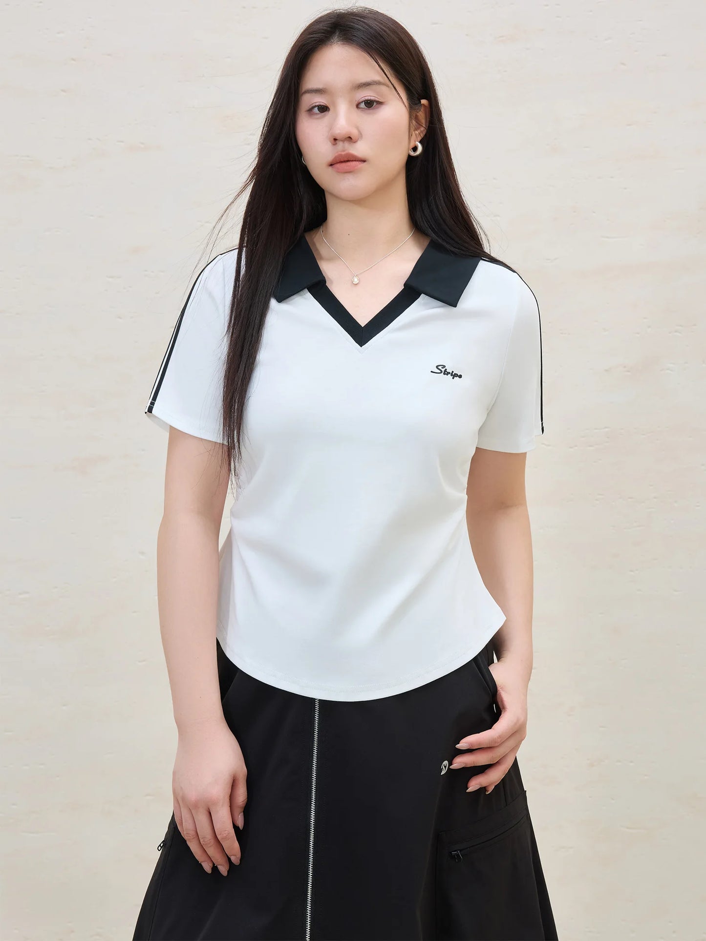 Sommerliches Damen-Lyocell-Shirt mit figurbetontem Schnitt und verstellbarem Kordelzug – atmungsaktives Design für mühelosen Übergang vom Büro zum Ausflug