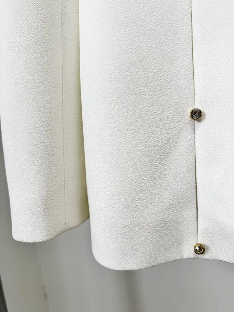 Elegantes Damen-Kleid mit Karomuster, Reverskragen und langen Ärmeln – figurbetont und mit Patchwork-Design.