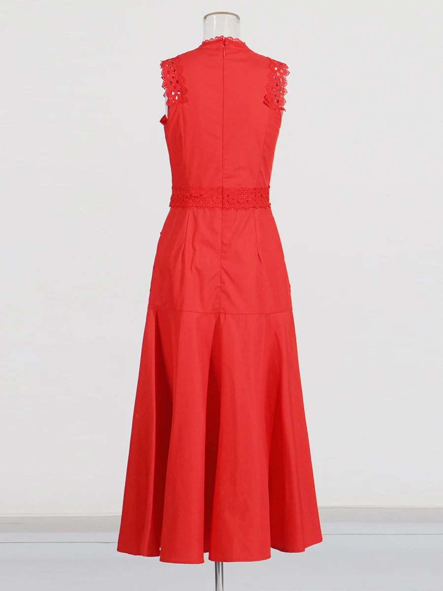 Ärmelloses Damen-Spitzenkleid mit Rundhalsausschnitt und Patchwork-Design – figurbetont und mit Hohldetails.