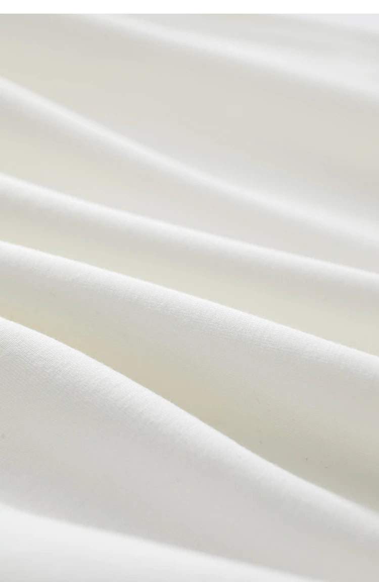 Damen T-Shirts im minimalistischen Stil mit Stickerei und O-Ausschnitt