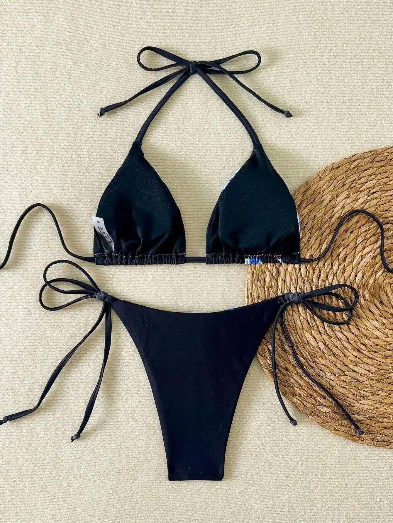 Sommerlicher roter Bikini mit Push-up-Effekt – verführerisches Bade-Set im brasilianischen Stil für Strand und Pool.