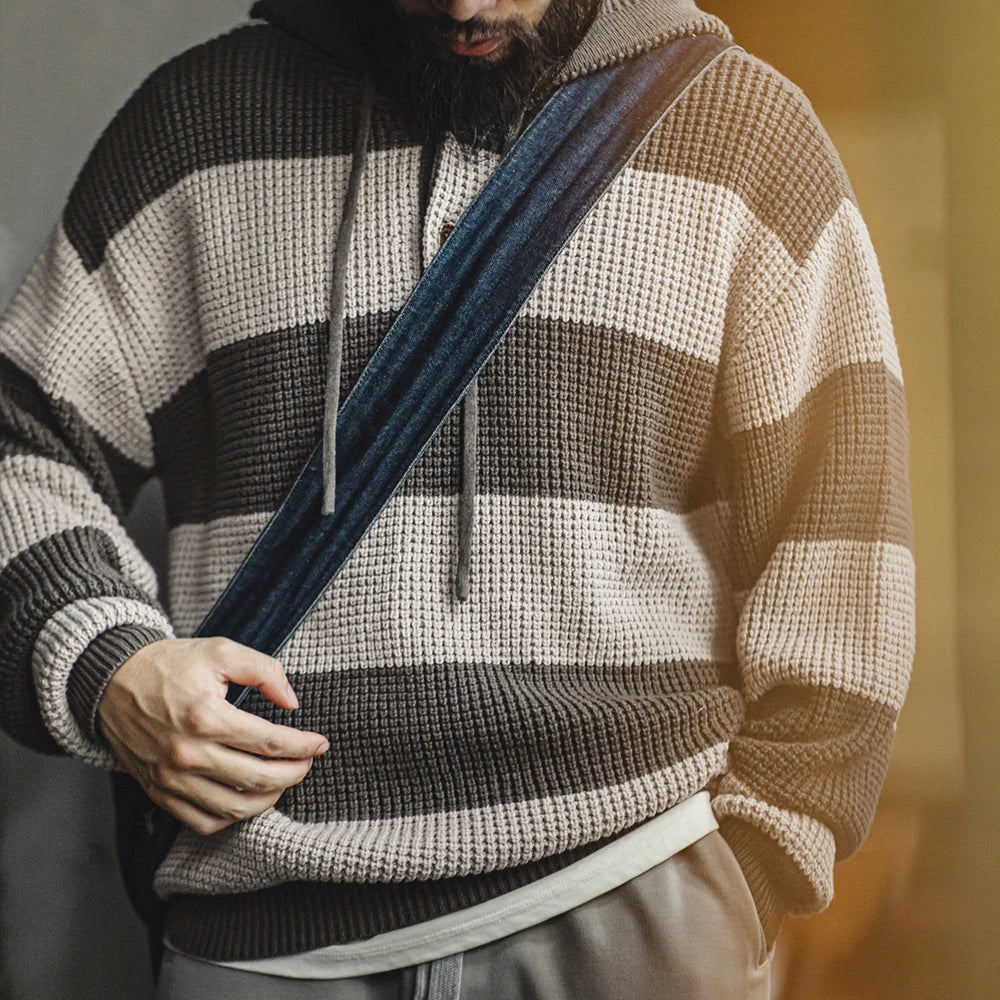 Herren Lässiger Gestreifter Strick-Hoodie im College-Stil mit Holzknopf