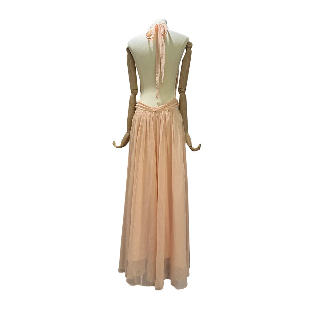 Elegantes Damen-Kleid mit V-Ausschnitt, kurzen Ärmeln und Perlenverzierung – Patchwork-Design mit Rüschen und Falten.