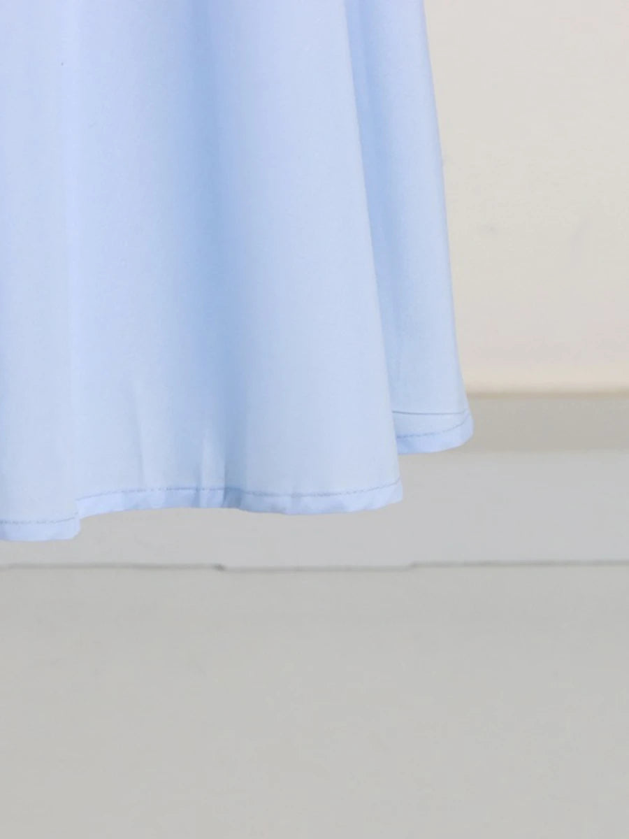 Ärmelloses Damen-Spitzenkleid mit Rundhalsausschnitt und Patchwork-Design – figurbetont und mit Hohldetails.
