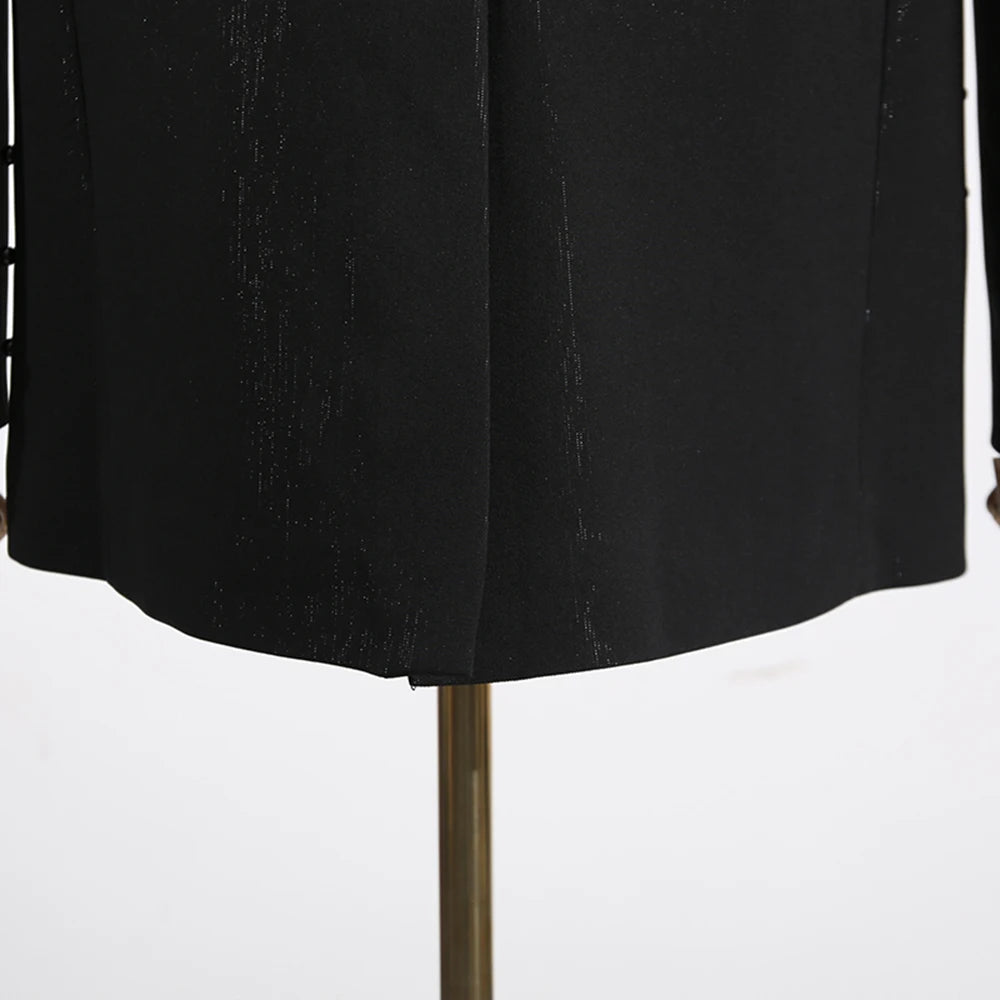Elegantes Damen-Maxikleid mit hohem Kragen und Laternenärmeln – figurbetontes Design mit Perlendetails für besondere Anlässe.