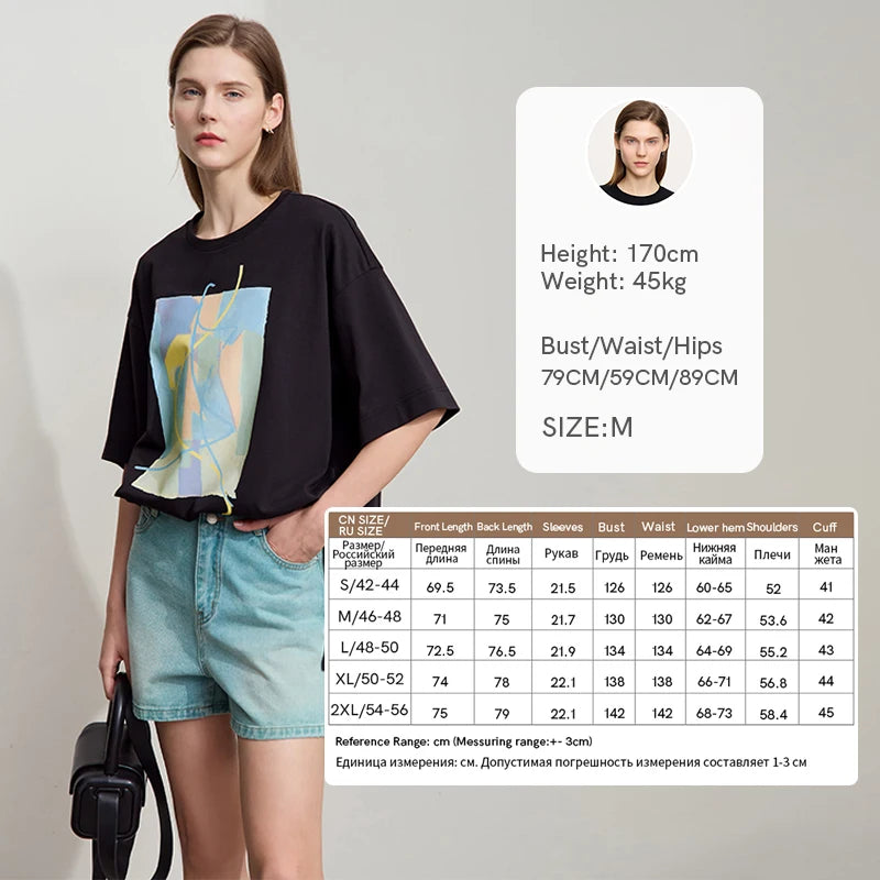 Damen T-Shirt im minimalistischen Design mit unregelmäßigem Schnitt und abstraktem Druck