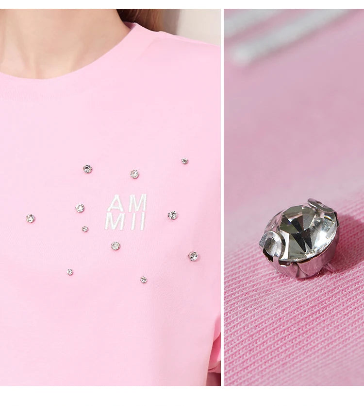 Damen T-Shirts im Minimalismus-Stil mit Stickerei und lässigen Ärmeln